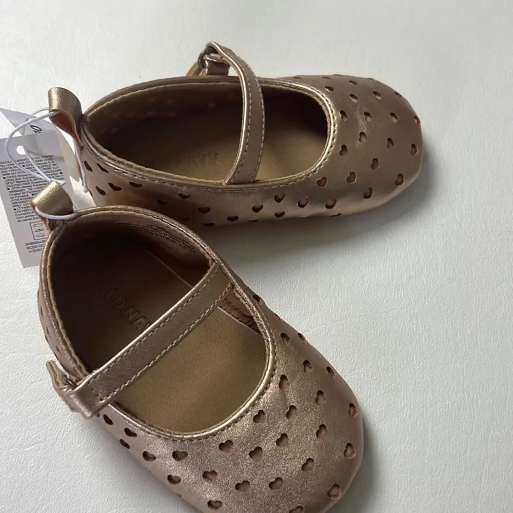 Old Navy Perforated Hearts Mary Jane Shimmer Baby Shoes  Sz 12-18M